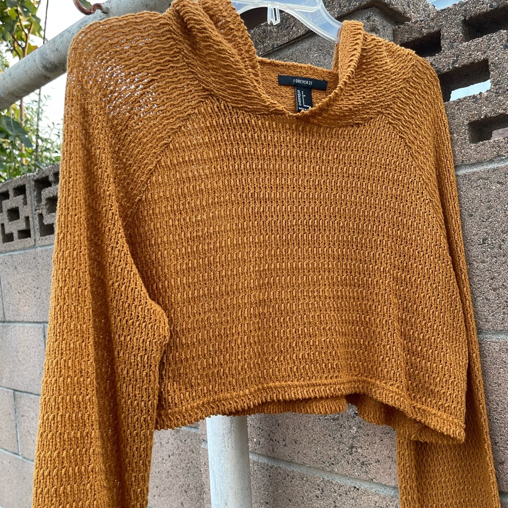 Cropped knitted hoodie 🍂